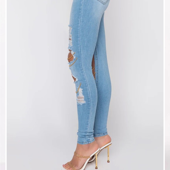 AKIRA Light Blue Distressed Jeans with Chains - Picture 4 of 8